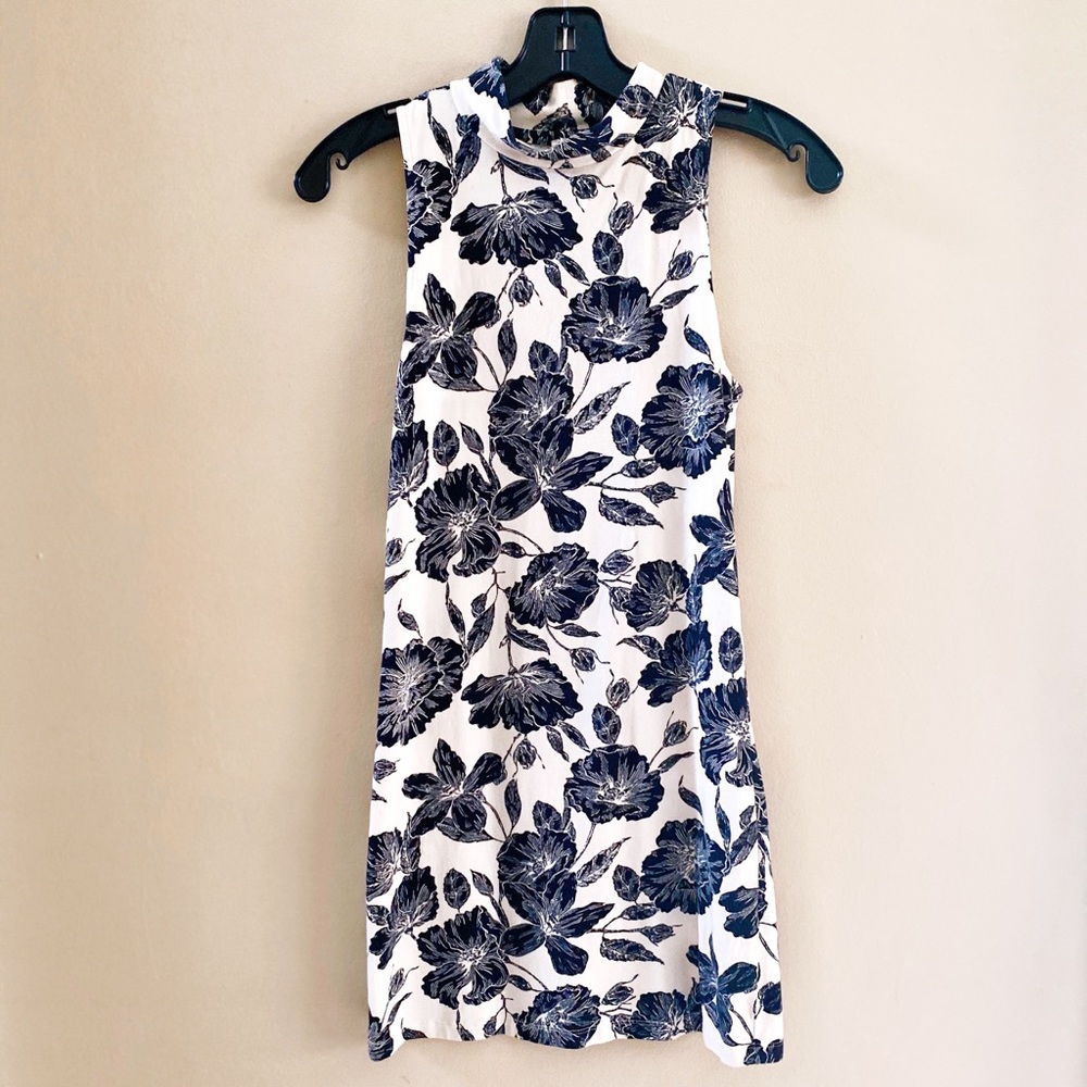 Forever 21 Floral Bodycon Dress. Size Medium